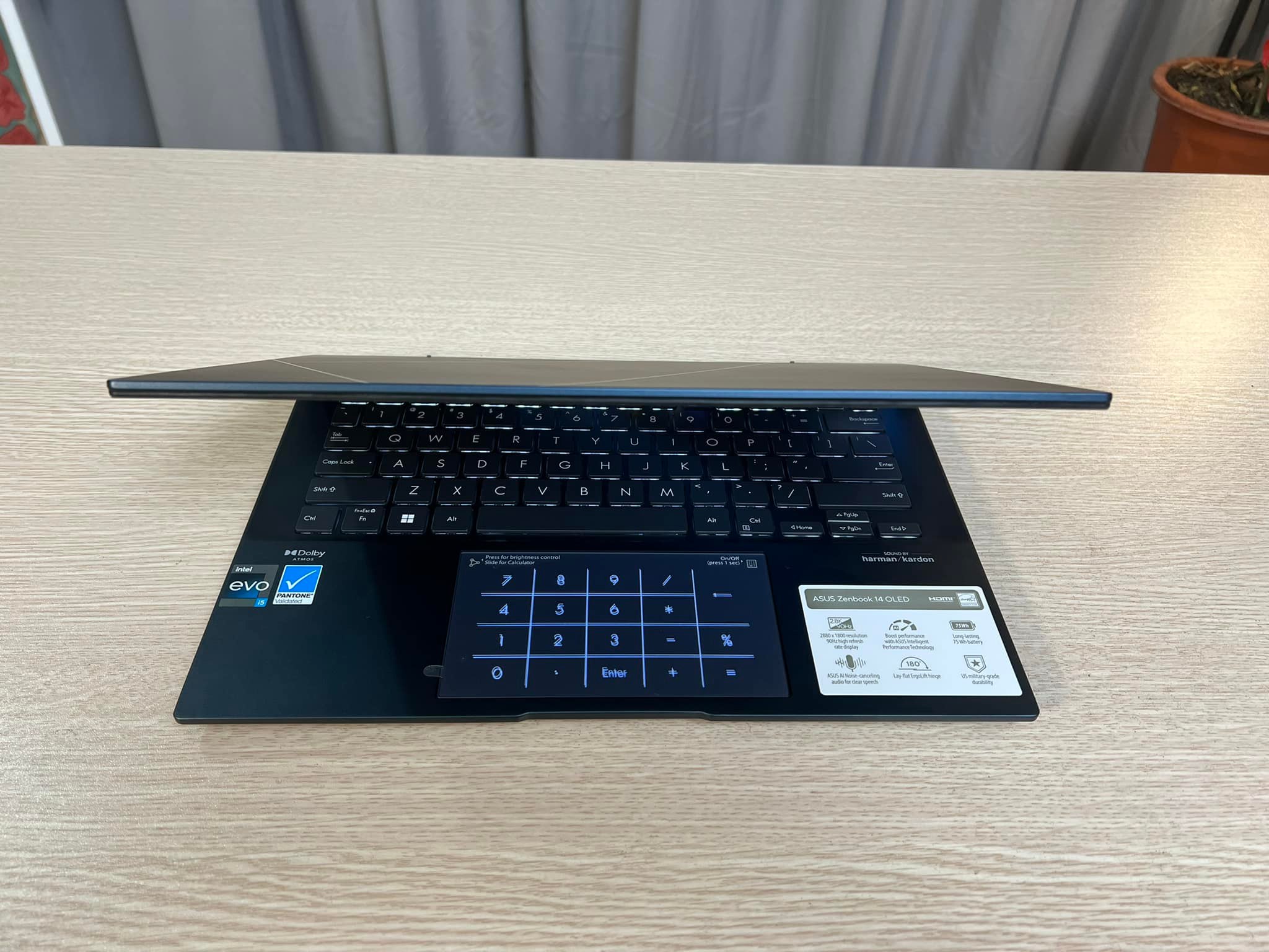Laptop Asus Zenbook 14 Q409 ZA-11.jpeg